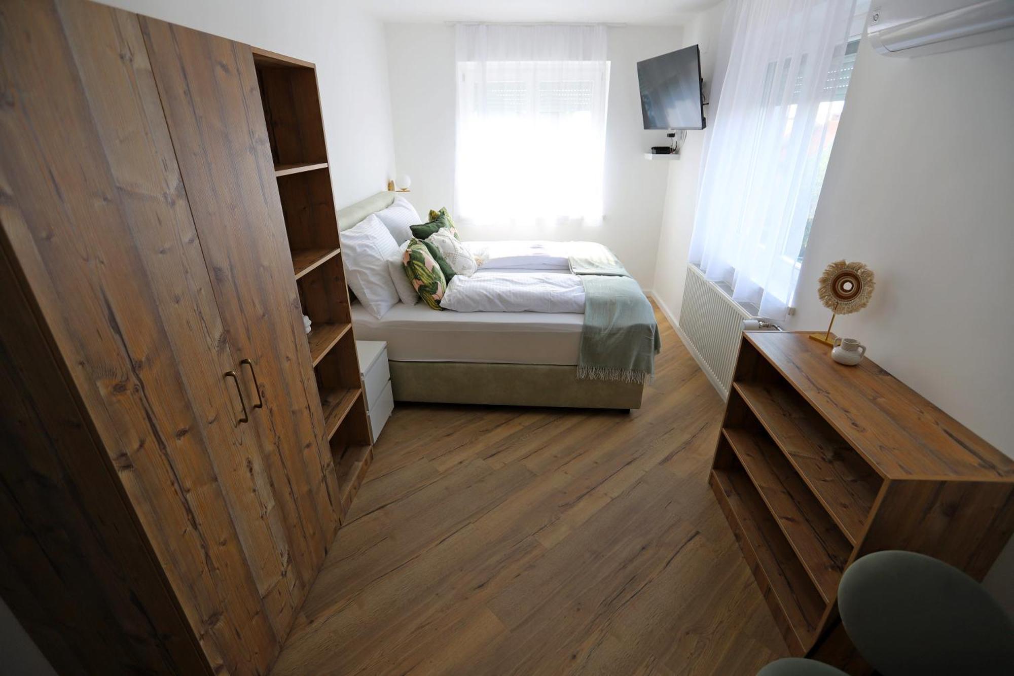 Natali Apartmanhaz Eger Exteriör bild