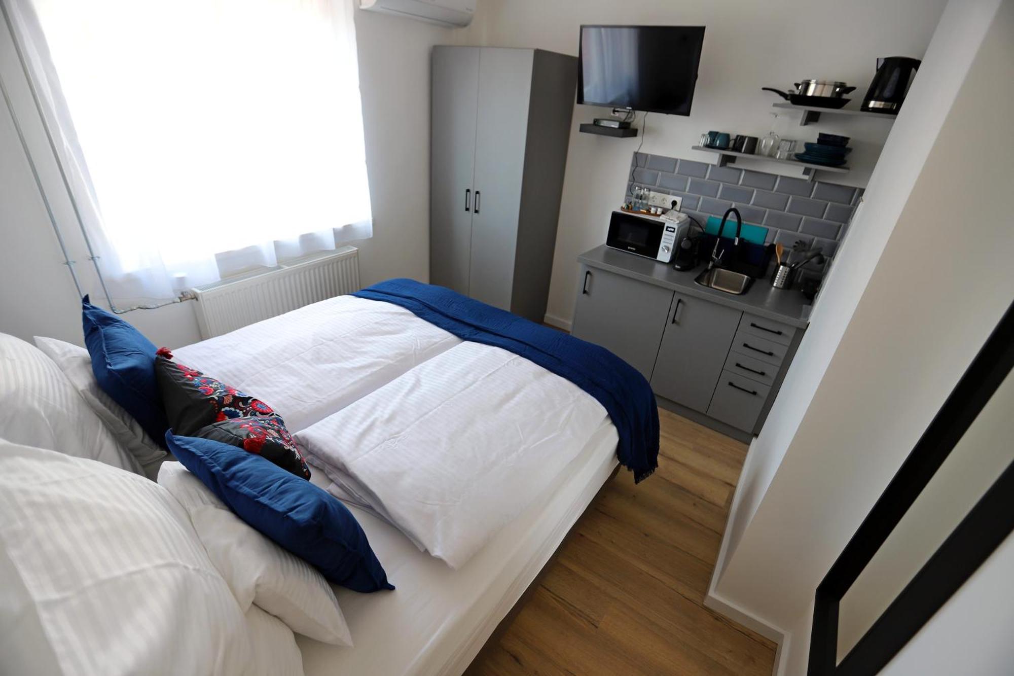 Natali Apartmanhaz Eger Exteriör bild