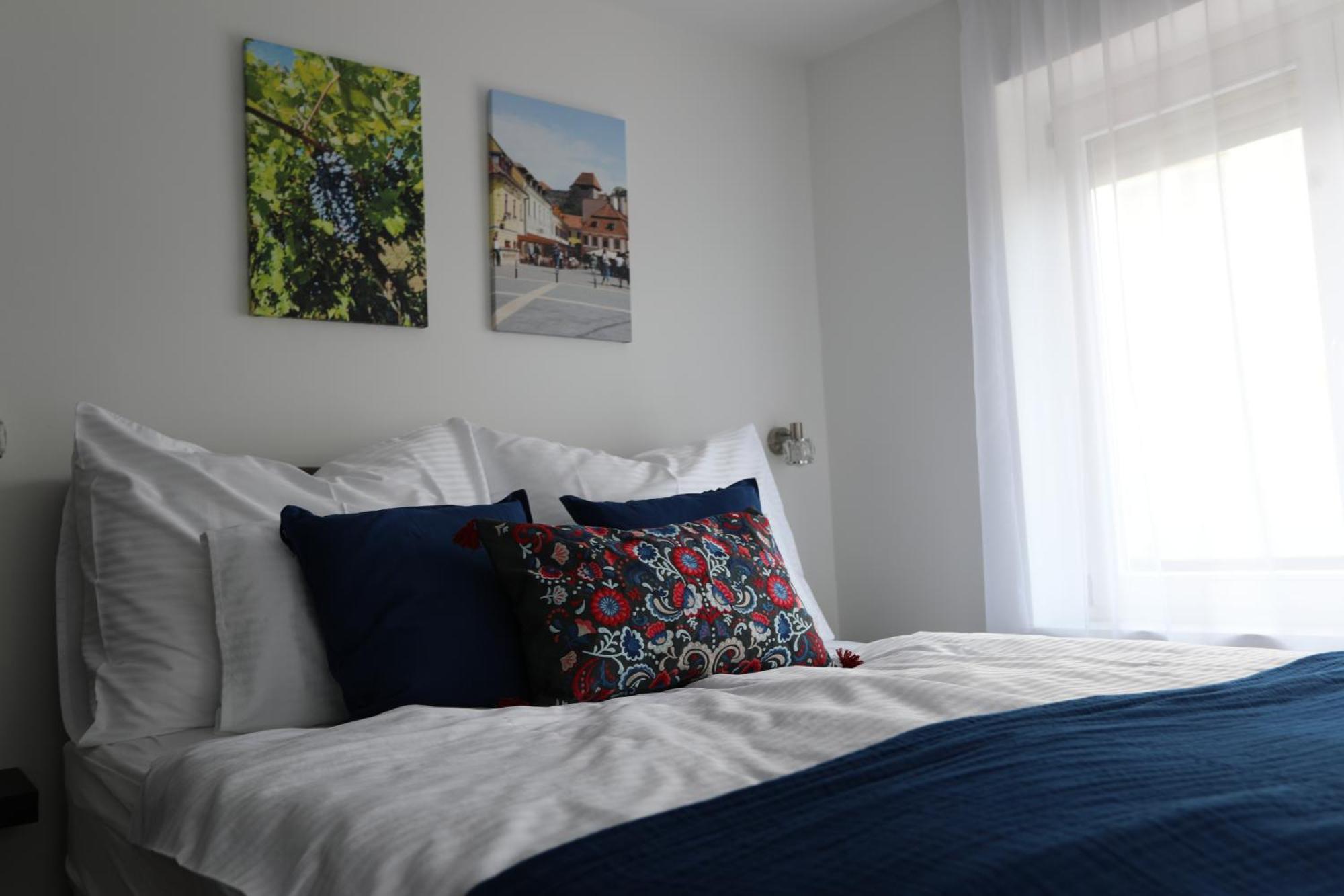 Natali Apartmanhaz Eger Exteriör bild
