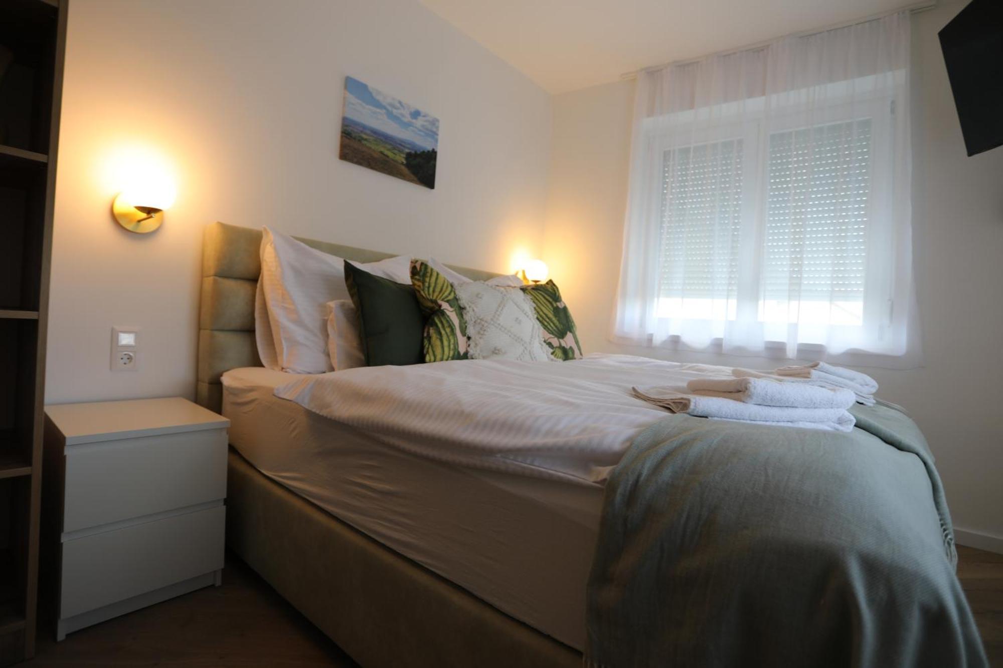 Natali Apartmanhaz Eger Exteriör bild